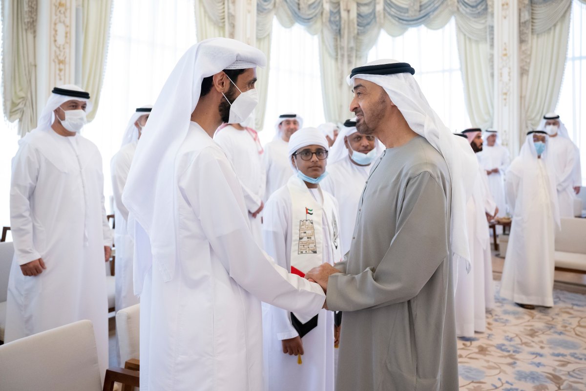 #رئيس_الدولة يستقبل عالم الفيزياء الإماراتي #أحمد_المهيري و الطالب #خميس_الجنيبي الفائز بـ #أولمبياد_الرياضيات العالمية في #شرم_الشيخ

albayan.ae/uae/news/2022-…

#البيان_القارئ_دائما