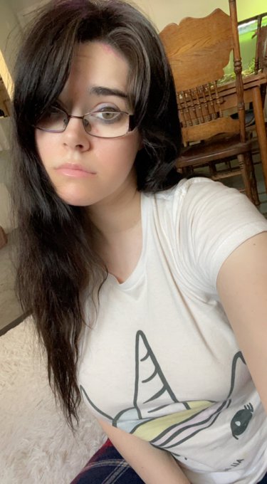 I cannot even express how much I don&rsquo;t want to do my morning workout, but here I am so please send me