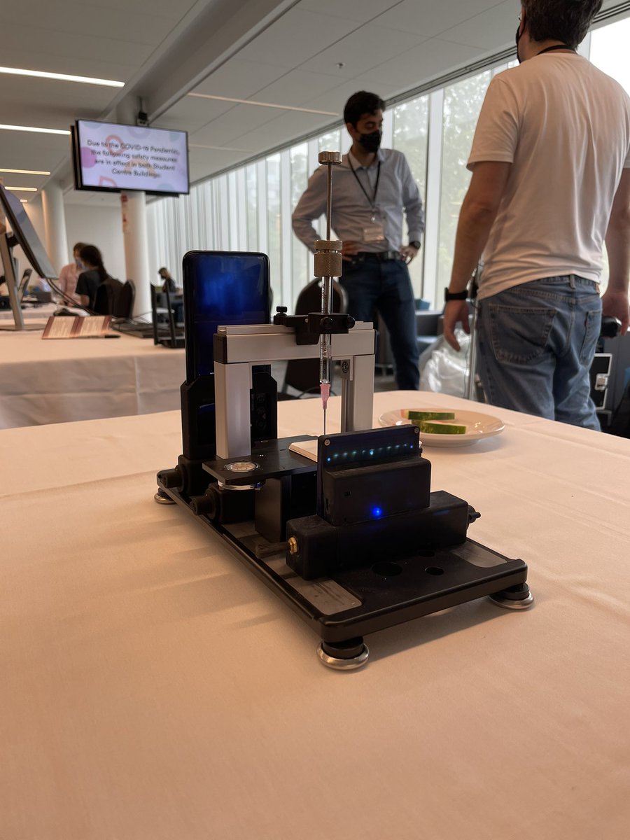 VistaCaitlin's tweet photo. The #CVRConference2022 Industry showcase is on! Come check out the cutting edge between vision science and commercialization! 🤖@CentreforVisio1 @vistayorku @InnovationYork @CFREF_APOGEE https://t.co/R8ctkiz03I