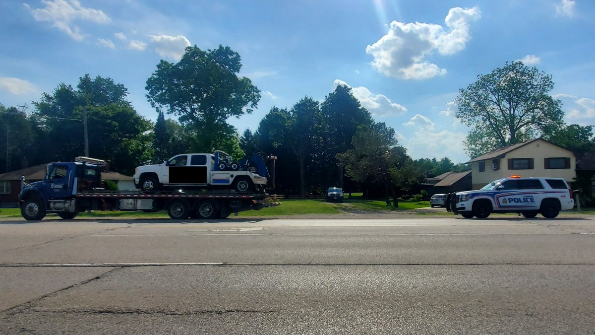 lpsmediaoffice's tweet photo. Recently, a Traffic Management Unit officer stopped this tow truck driver travelling 120 km/hr in a posted 70 km/hr zone in the south end of the city. Charged with stunt driving, his truck was impounded for 14 days, and his licence was suspended for 30 days. #SLOWDOWN #ldnont https://t.co/MqOmuyLDNp