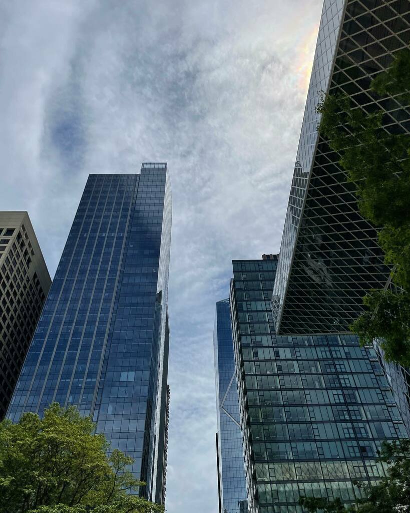 Low angle of Seattle. You sure are pretty in the summer. instagr.am/p/CegxsLkp2H3/