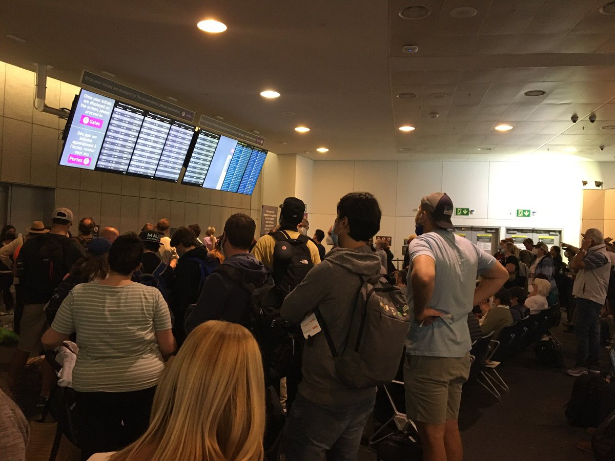 Missioniee's tweet image. #aircanada anyone else involved with this waiting on their bags game on June 5? Missed flights? Can’t get your bag? #torontoairport #airportmess #whereismybag #shocking @AirCanada @TorontoPearson