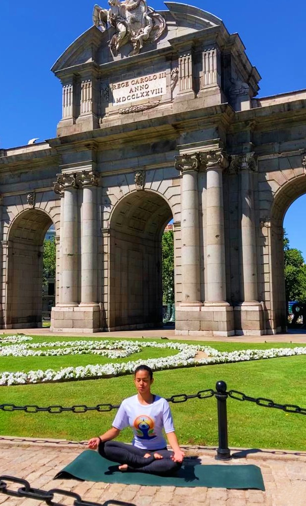 IndiainSpain's tweet image. ¡Madrid se está preparando para las grandes celebraciones de #IDY2022 que se celebrarán el 19 de junio! Os presentamos algunas instantáneas de la demostración de #Yoga en la Puerta de Alcalá, ¡uno de los símbolos más imperecederos de la ciudad!
#YogafForHumanity 
#AmritMahotsav