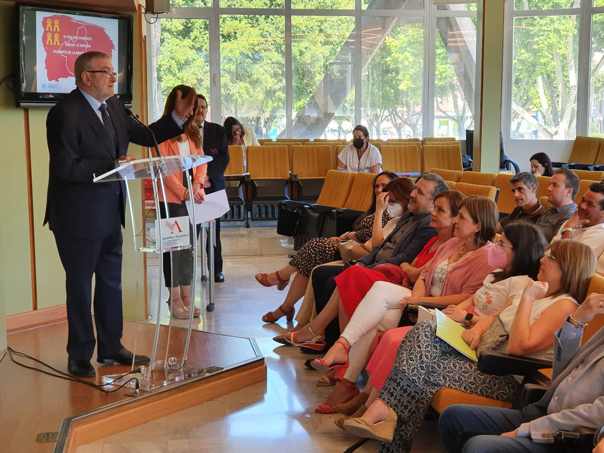 🎨 Entregamos los premios del concurso de creación artística ‘Dibuja tu Rincón Favorito de la Región de Murcia’ 👩‍🎨

🖌El alumnado celebra el Dia de la Región dibujando rincones como la Catedral, el Santuario de la Santa Cruz o el Teatro Romano .