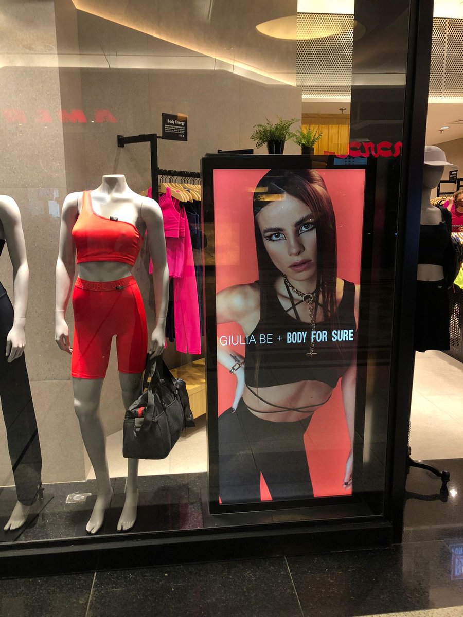 BE STRONG &amp; BE FREE!

Giulia está nas vitrines de algumas lojas com sua coleção com a <a href="/BodyForSure/">Body For Sure</a>! Recebemos essa foto da @juulyaaaaaaa no Shopping Bourbon 🌟