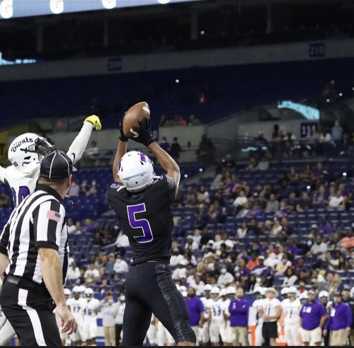 🚨 Matthias Pilkington-Kieckbusch  <a href="/88Mcpk/">Matthias Pilkington</a>
🎓 '23
🏈 WR/DE
🚹 6'3" 200
⏲️ 4.56
💪 300 Bench, 405 Squat
📍 Brownsburg HS, Indianapolis (IN)
📚 3.3 GPA
📋NCSA Coach: @CoachSkiNCSA 
🎦NCSA Profile: recruit-match.ncsasports.org/clientrms/athl…