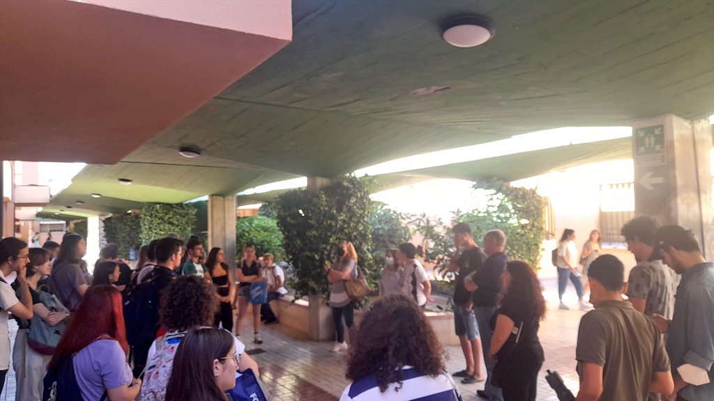 Compañeros/as de la plataforma en Defensa de la Filosofía Andalucía, junto con la <a href="/AAFi_es/">AAFi_es</a>, animando a la participación de los estudiantes de Filosofía de la Universidad de Málaga.

#ESOesFilosofía