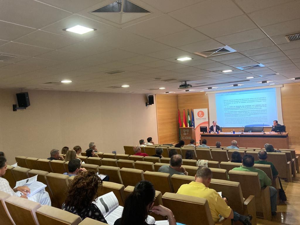 Gran interés en el curso sobre Fiscalidad de Entidades sin ánimo de lucro celebrado esta tarde y organizado por <a href="/Economistas_Gra/">Colegio Profesional de Economistas de Granada</a>, impartido por Juan José Aguilera Mediada, Tecnico de la AEAT y presentado por <a href="/Jorge_GO_gav/">Jorge Gavilan Chacon</a>      #formacion #economistasgranada