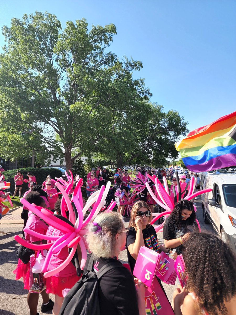 Happy Pride🏳️‍🌈
Sunday was simply amazing!!! The support for the Pride Parde was overwhelmingly beautiful.

To each and every T-MOBILE employee, family members, friends, dogs and snakes (yes we had both) WE Thank you!!🌈🏳️‍🌈
#prideparade2022 #Thenotoriousokc #okardei