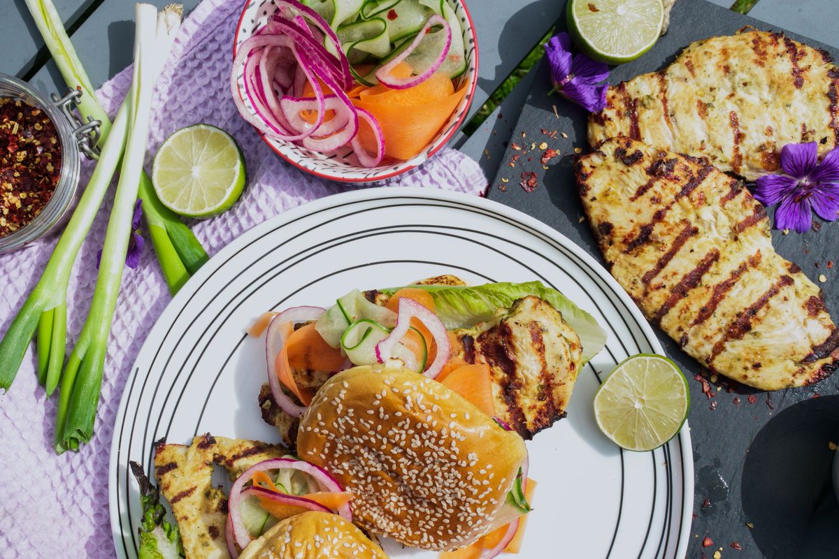 THAI GREEN CHICKEN BURGERS! 🍔☀️

Another new recipe for #NationalBBQWeek using our #glutenfree retail Thai Green Curry Seasoning product! 

Tell your customers to check out the full recipe here 👇
pureety.com/recipe/thai-ch…