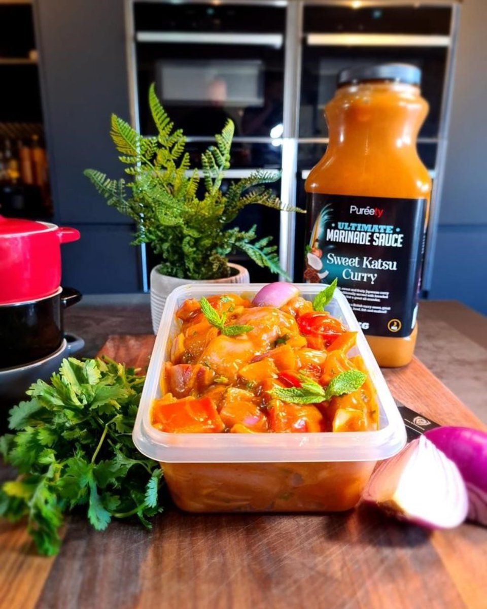 SWEET KATSU CURRY SAUCE 

Classic, sweet and fruity - Our Japanese recipe is traditionally served with breaded chicken but also works as a superb allrounder!

Available in 2.3kg #butchersingredients 

☎️ 01772 282834 for orders