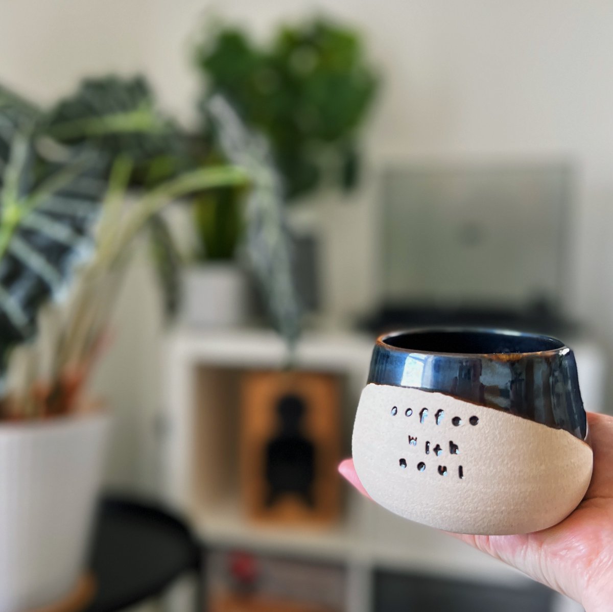 📣 We're looking for brand ambassadors!

Love our <a href="/CoffeeWithSoul_/">Coffee With Soul</a>? Enjoy drinking coffee at home? If you want to take some awesome pictures in exchange for discount &amp; gifts then drop us DM for details 🤟

#coffee #coffeeathome #shropshire #coffeeshop #brandambassador