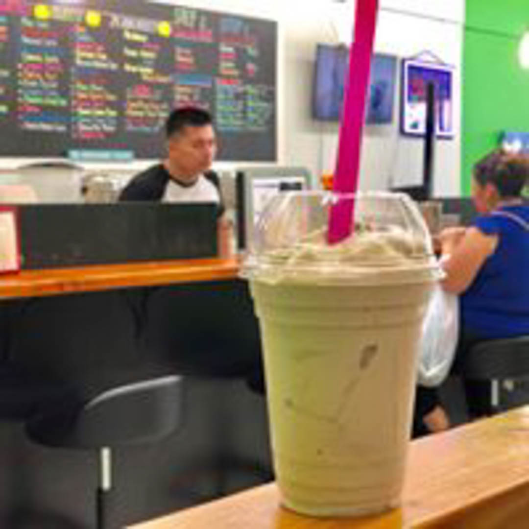 NutritionHouse5's tweet image. Did you know that Nutrition House offers outstanding Healthy Drinks services in the Chicago area? For more information, come visit us or click on the link below to view our website! #HealthyShakes #FreshSmoothies bit.ly/3f4oaEt