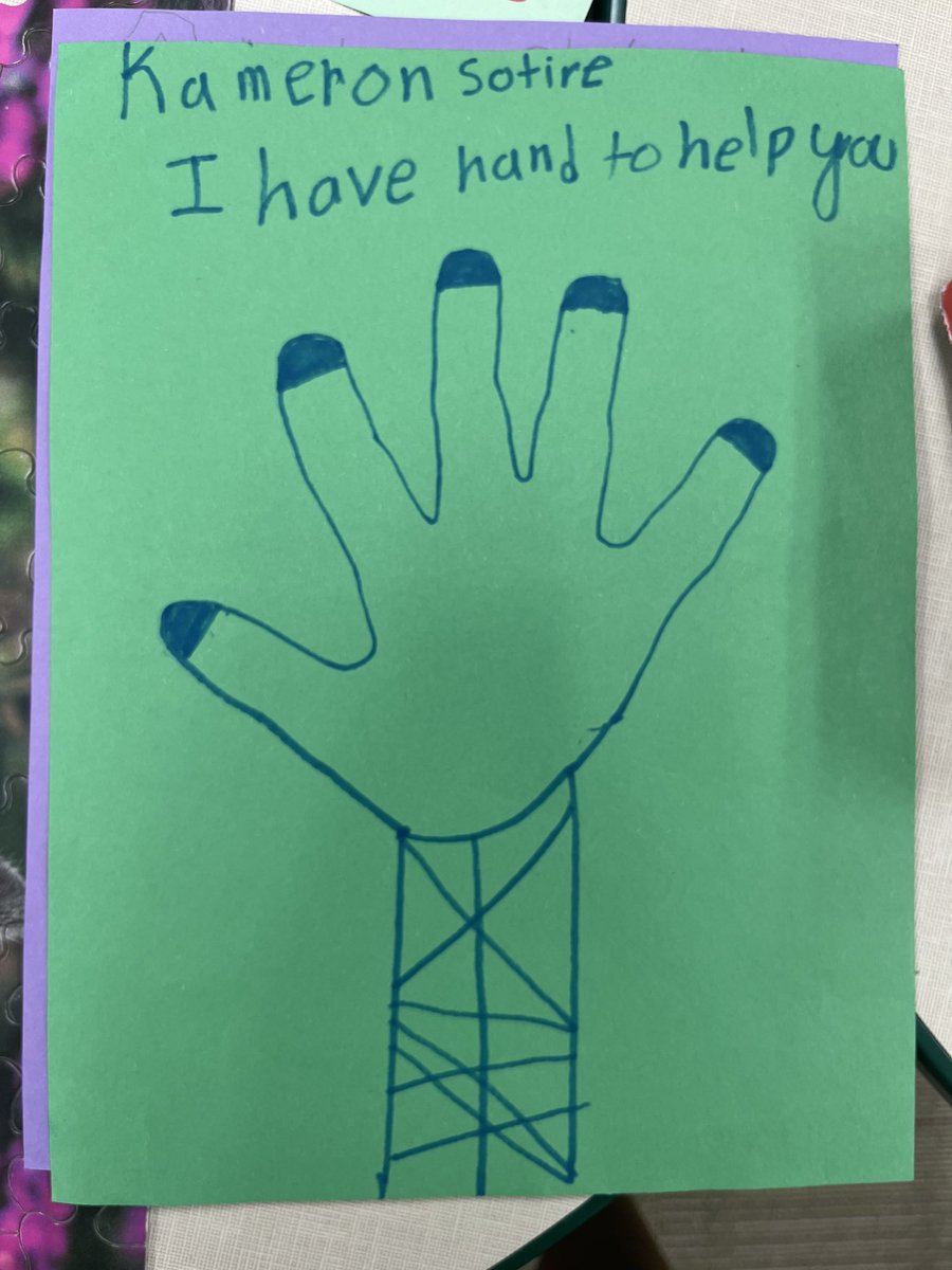 MaliniBasu_'s tweet image. I met the sweetest ⁦⁦@dallasschools⁩ kids. 

They made cards for #Uvalde kids.

They stayed after school day after day to finish up. 

Here are some of the special messages: ❤️💜

Hope you can catch our report at 5p ⁦@wfaa⁩