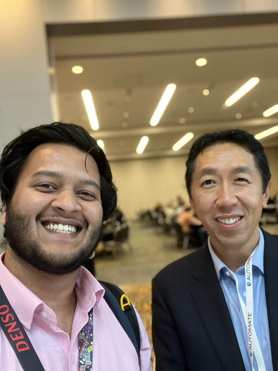 I can’t believe this! Met the legend @AndrewYNg at @AutomateShow #Automate2022 #AutomateShow