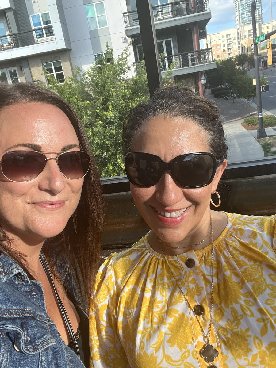 So great finally meeting you @holisticsleepMD. Can’t wait to see what we can create together! #empoweredwomen #SLEEP2022