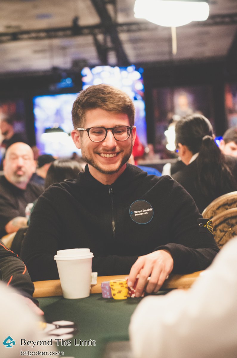 BTLPoker's tweet photo. @PFTedeschi dispute le DAY 2 de l'Event #13: Limit Hold’em et garde le sourire. Les places payées approchent, PFT va-t-il réaliser son premier ITM sous les couleurs de Beyond The Limit ?

#BeyondTheLimit #generalpokermanagement #wsop2022 #wsop #lasvegas https://t.co/Y76B1Xfy3l
