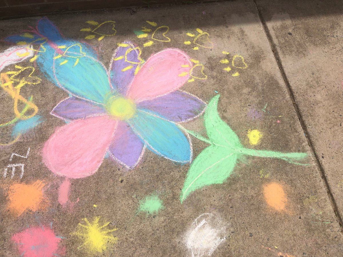 ElizabethDCruz3's tweet photo. Today we created some beautiful sidewalk art for our teachers and 6th graders—before the rain washed it all away! 🌧🤦🏼‍♀️😆@WoodburnES_4th https://t.co/sD6lDJ6GzB