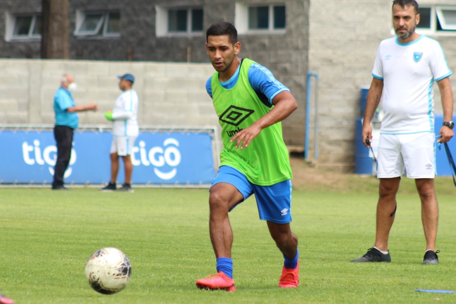 guatefut's tweet photo. Deportivo Guastatoya anuncia la llegada de su cuarto refuerzo #LaLigaEnGuatefutbol #PechoAmarillo - https://t.co/54jOyVr3XZ https://t.co/Cj7SXlNCYE