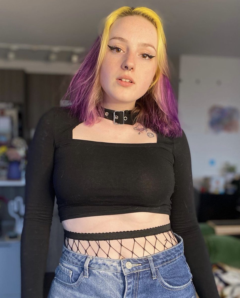 Hollyn27's tweet photo. Someone tell me I’m pretty😘☺️…. Well, hope y’all had a good day! 💋💋 https://t.co/icXTW55A1X