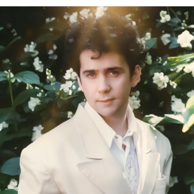 By the time this photo was taken I’d already toured with teen boy band Snaps,The Victims and Benny and the Jets. I had releases on Magnet records and appeared on national TV, I recorded for Polydor records and Graduate records .Where was the Colonel when I needed him?