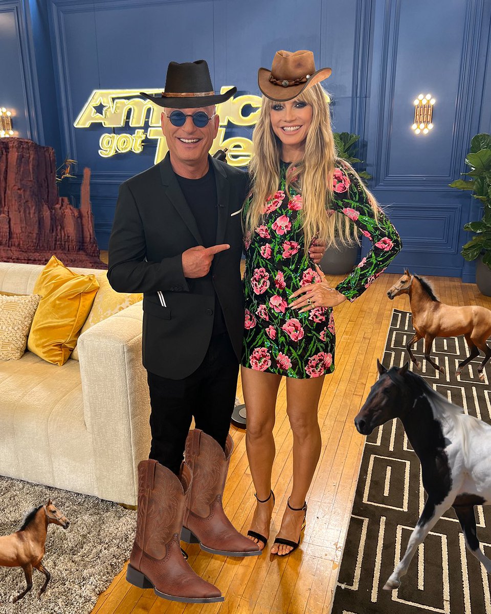 howiemandel's tweet photo. Howdy it’s Howdie #AGT https://t.co/NBKkZc1J8G