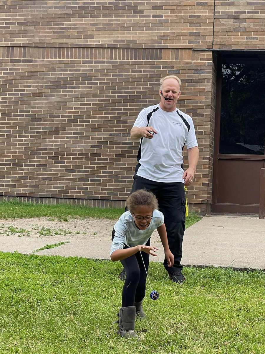 ElmCreekElem's tweet image. 5th graders in the Second Annual Dazzling Dave yoyo competition! #yoyolife