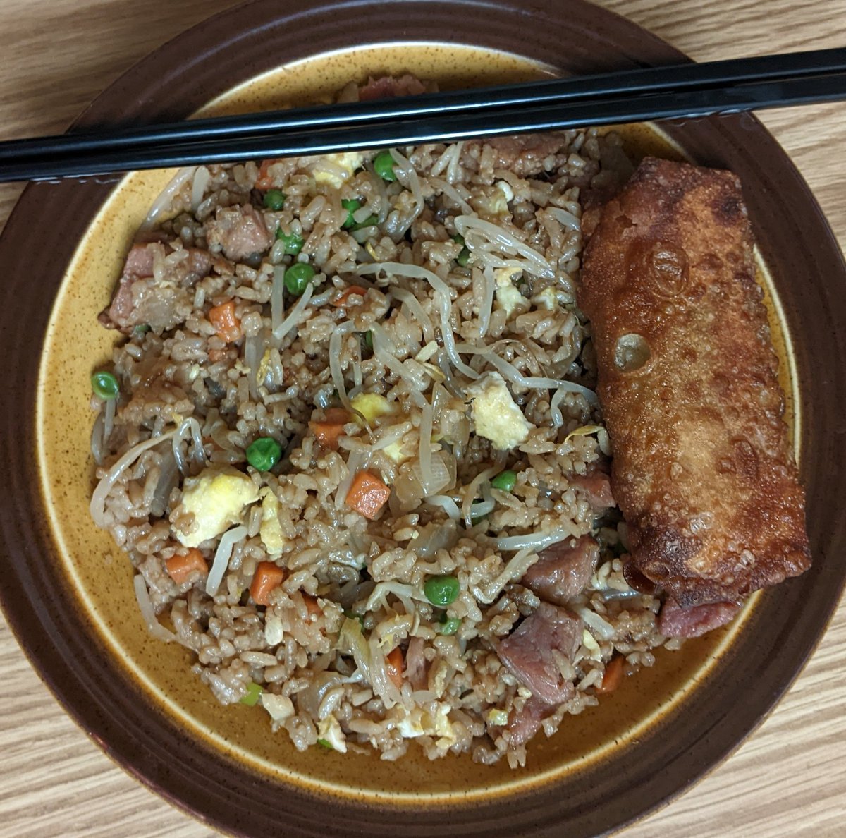 recipesallkinds's tweet photo. #Ham #FriedRice & #Shrimp #EggRoll
#allkindsofrecipes #testkitchen #hamfriedrice #shrimpeggroll https://t.co/h44hLswQso