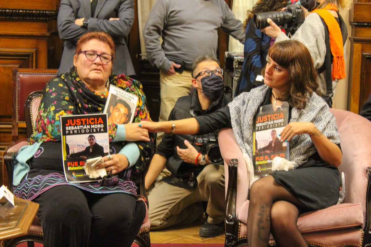 natisoutook's tweet photo. En el día del periodista, pedimos justicia por #SebastianMoro junto a @anabelfsagasti @pietragallahora @PaulaPenacca @guillermosnopek  

Sebastián quien era periodista, fue asesinado mientras cubría los hechos relacionados con el golpe de estado en Bolivia durante 2019. https://t.co/0pLANUEVcG