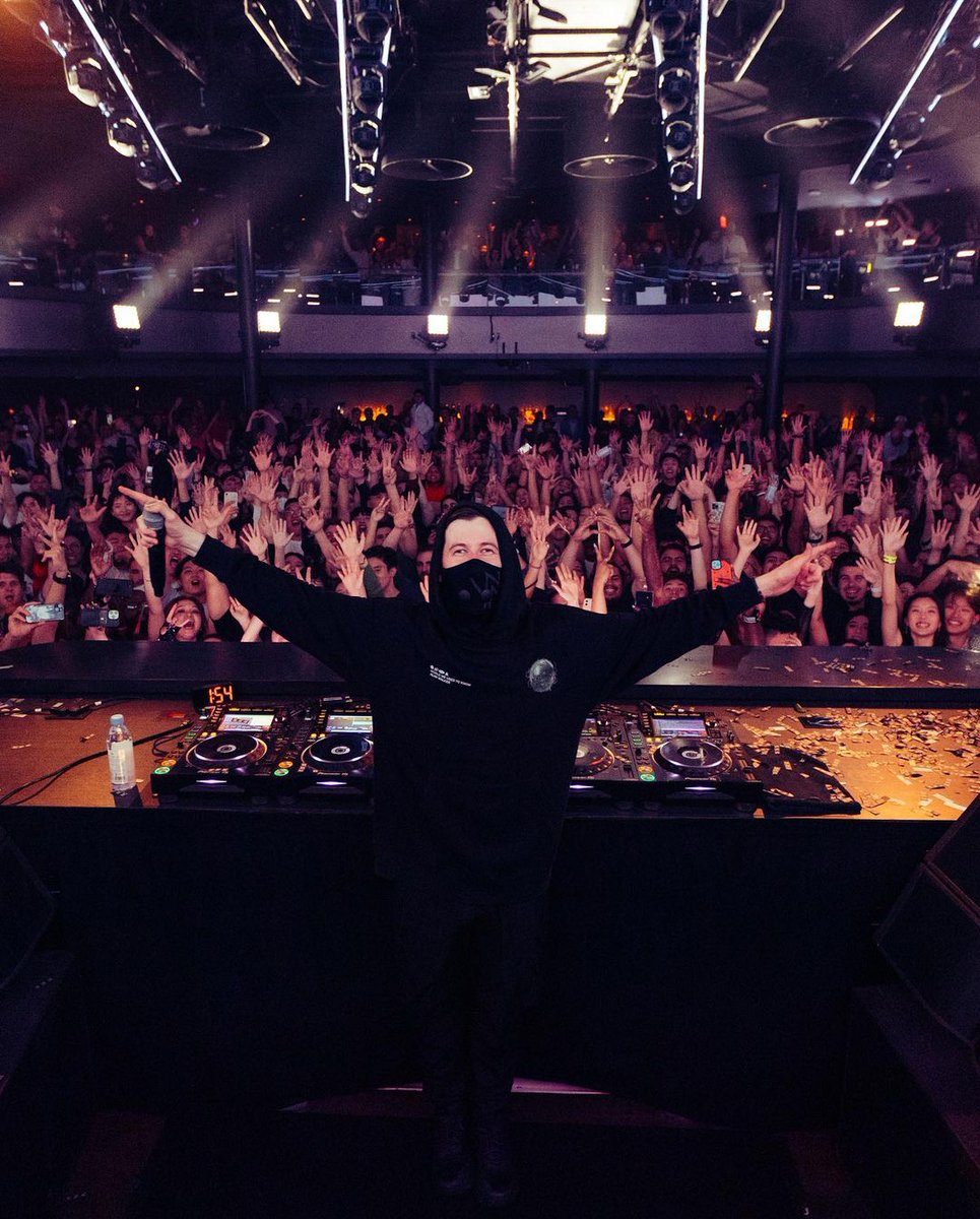 Walker #76186 tweet media