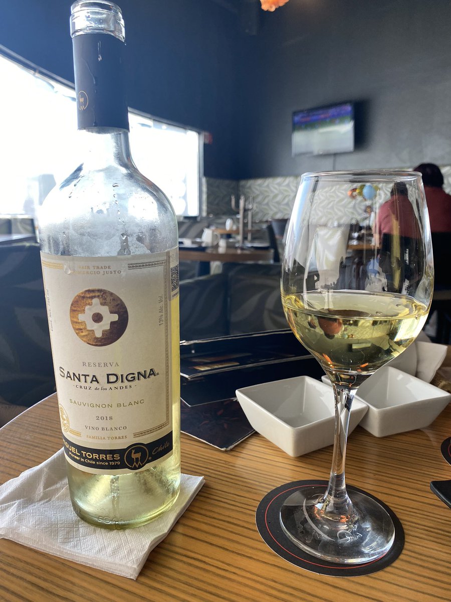 tatis3370's tweet image. 1 drink? #winelover #vinotime #Martes