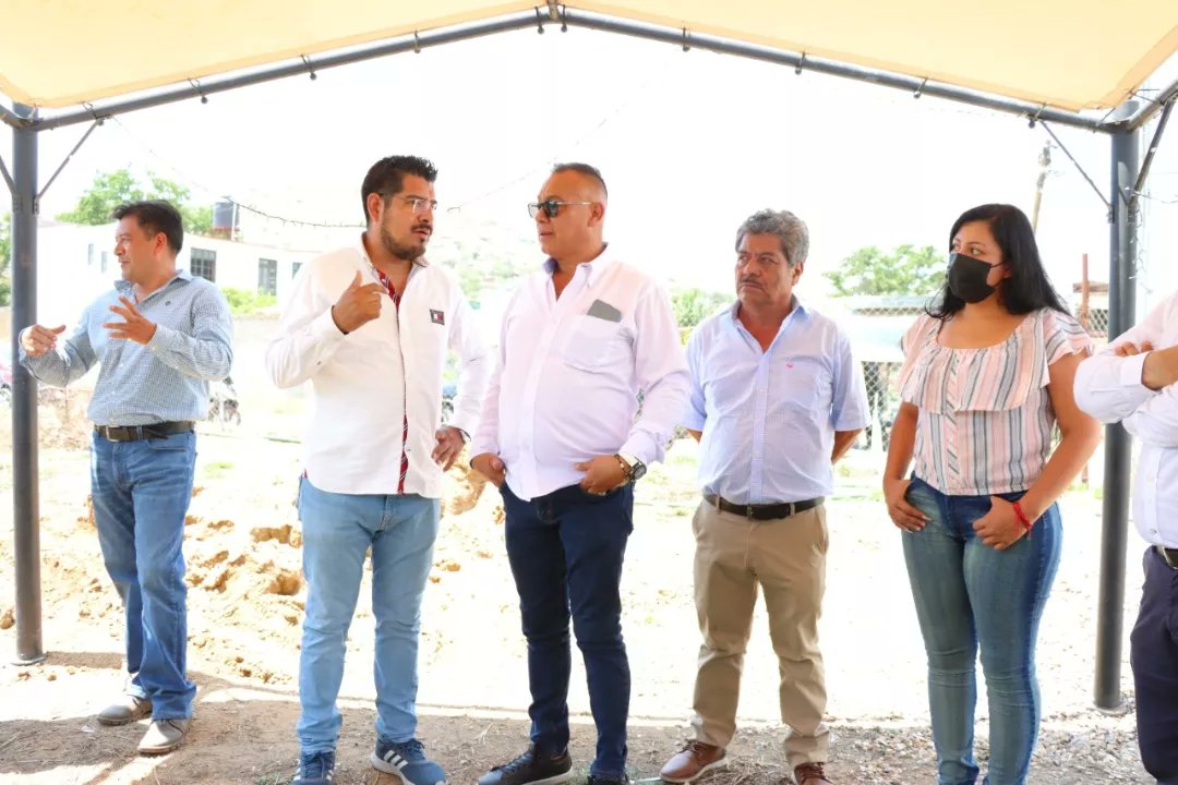 DrChenteC's tweet photo. Arrancamos en la Primera Ampliación, la rehabilitación del pozo profundo; obra prioritaria para las y los vecinos que llevaba mucho tiempo abandonada y que fue posible retomarla gracias al trabajo en conjunto con el Comité de la colonia. https://t.co/cx8q9Ox6uK