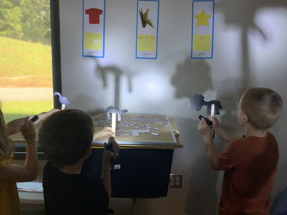 joygiovanini's tweet photo. Deep thinking around light and shadows with two delightful classes of First Graders at Evergreen Elementary- total soul feed morning! @eaglesS_O_A_R_ @psd401 https://t.co/9DP64WNCPB