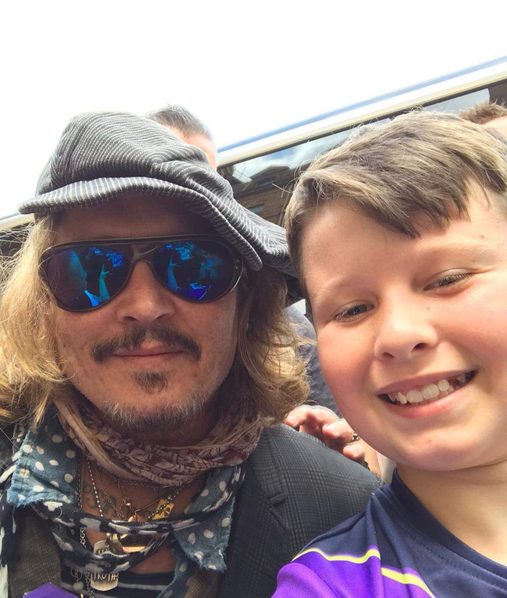 Linsiepug's tweet photo. When Johnny Depp takes a selfie with your son in York #happykid #madehisday #johnnydepp #dreamscometrue https://t.co/9J4AY4lUhl