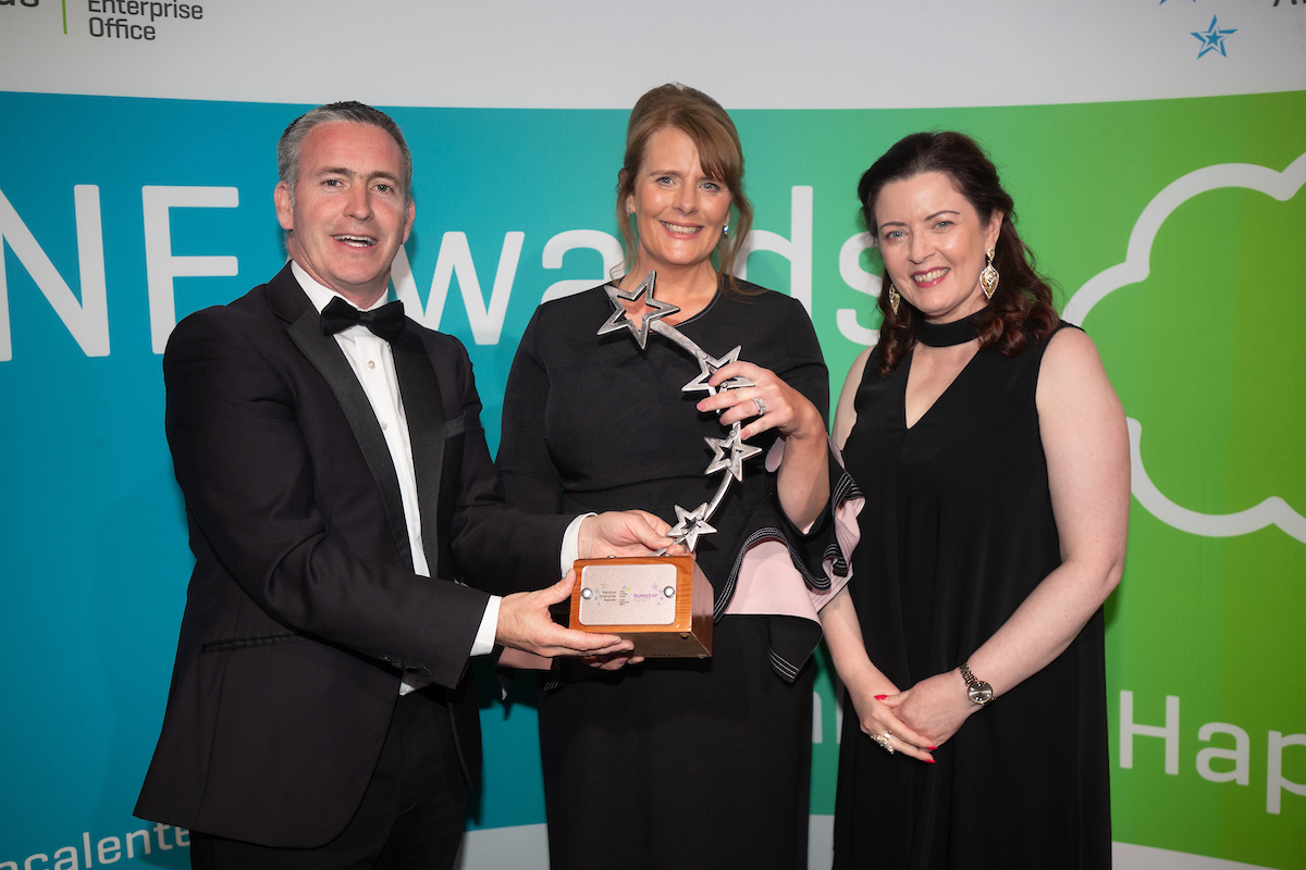 Minister <a href="/Damien_English/">Damien English</a> &amp; Marcella Rudden, Head of Enterprise at #Cavan LEO presenting the North East Regional Award to our fantastic #Cavan success, Ann Rudden of <a href="/Ainechocolate/">Áine Chocolate</a> at the recent National Enterprise Awards!
#NEAwards #MakingItHappen