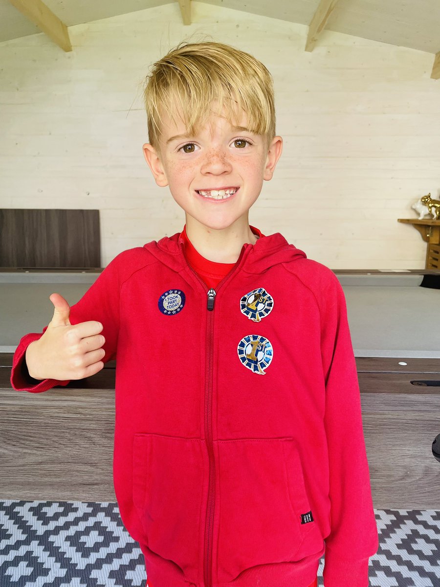 Gogglesprogsmum's tweet photo. Sports day for this kid and two firsts in the bag π₯ out to football training tonight β½οΈ being active is good for their souls π @AnnickPS #sportsday #firstplace #playstowin #competitive #footballtraining #footie #playthegame #beactive #youthhealth https://t.co/vGXYSthBAX