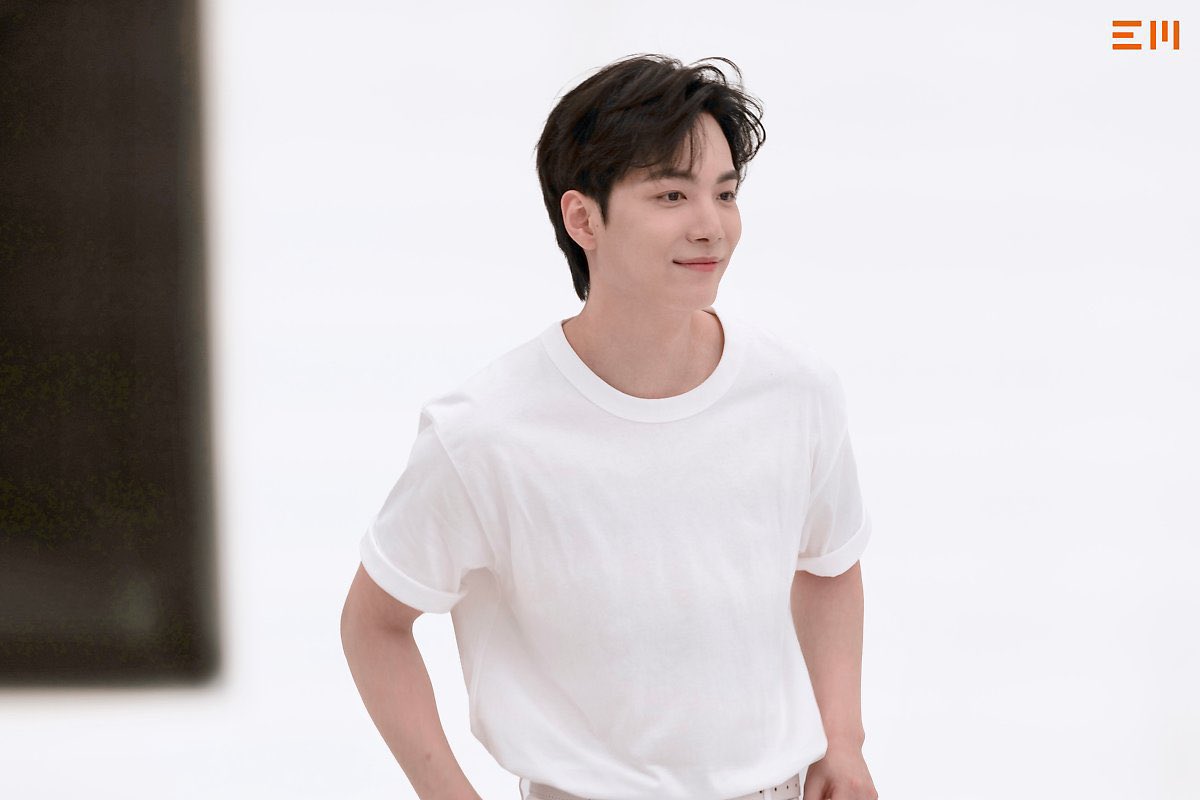Sho_Isjah's tweet photo. Happy birthday to Nation's leader Kim Jonghyeon 🎂🎁🎈🥳🎊🎉😘
ขอให้เส้นทางที่จงฮยอนเลือกประสบความสำเร็จ และขอให้อยู่กับแฟนๆทุกคนไปตลอดนะ
#종현이와_같이_걸어갈_우리
#HAPPY_JONGHYEON_DAY
#HAPPYJONGHYEONDAY
#HAPPY_JR_DAY
#HAPPYJRDAY
#김종현 #종현 #KimJonghyeon https://t.co/AMNx1ErVRc