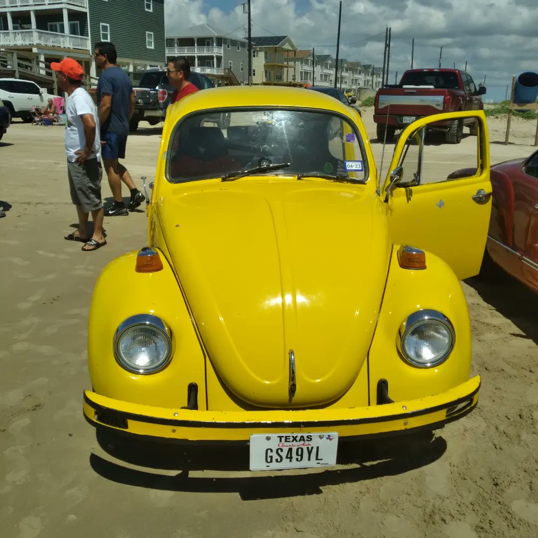 SurfsideTx's tweet photo. An impromptu car show on the beach today!
#classiccarshow #surfsidebeachtx #IslandLifeTexasStyle #vwbugs https://t.co/8oDVAw9990
