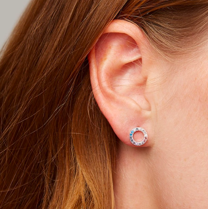 Close up 😍 🌈 

Shop > Eternal Circle Stud Earrings Silver, Rainbow collection on Annie Oak.

#rainbow #queensjubilee #platinumjubilee #bankholiday #bankholidayweekend #bankhol #family #faves #sustainability #timeless #sustainablejewellery