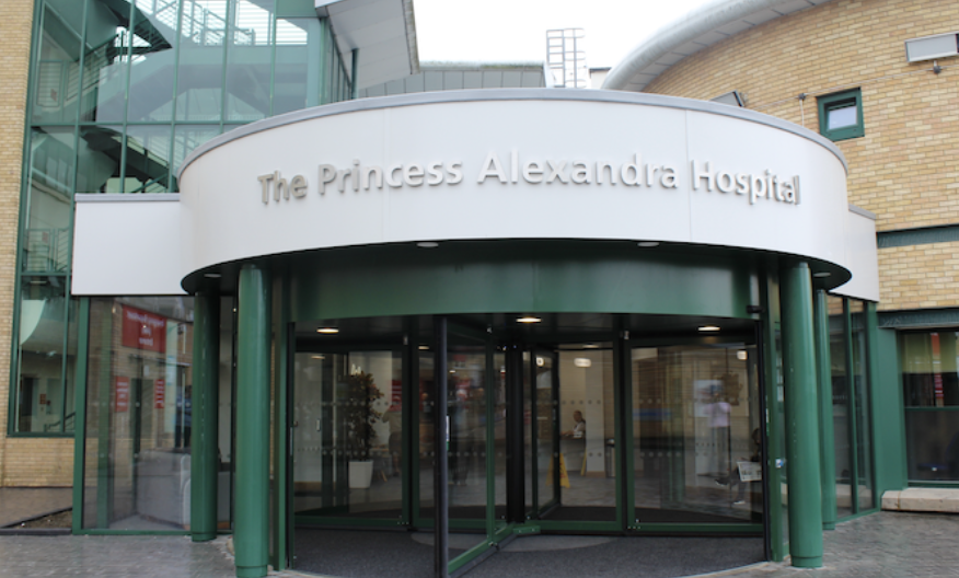 PAH: Nurse tells patients at A and E: “The wait will be up to thirteen hours”
yourharlow.com/2022/06/07/pah…