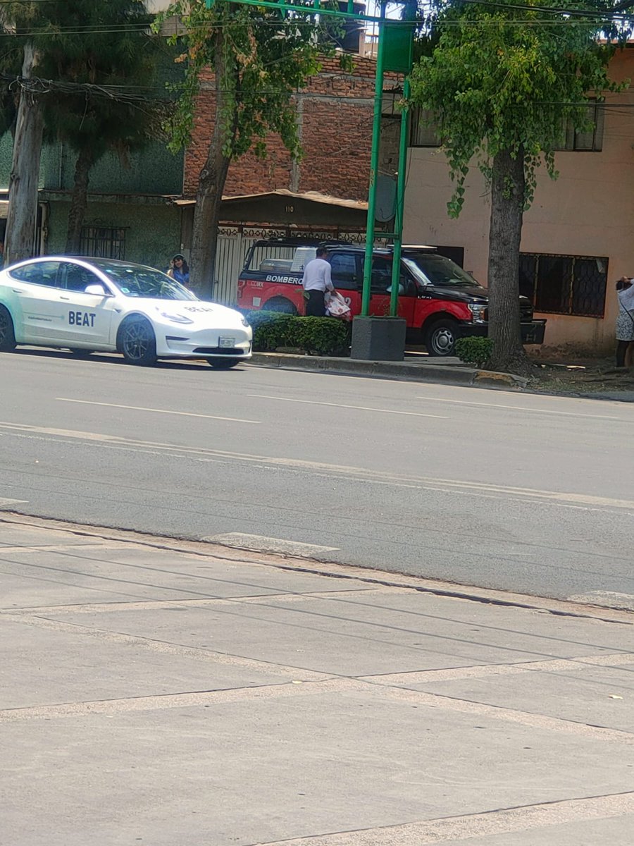 luis77745391759's tweet photo. Lo irónico de la vida, en la mayoría de las estaciones sin parque vehicular y los mandos dándose la gran vida paseando a sus familias así las cosas en bomberos estábamos mejor cuando estábamos peor. @Bomberos_CDMX @Claudiashein @ContraloriaCDMX https://t.co/fEqleTCunm