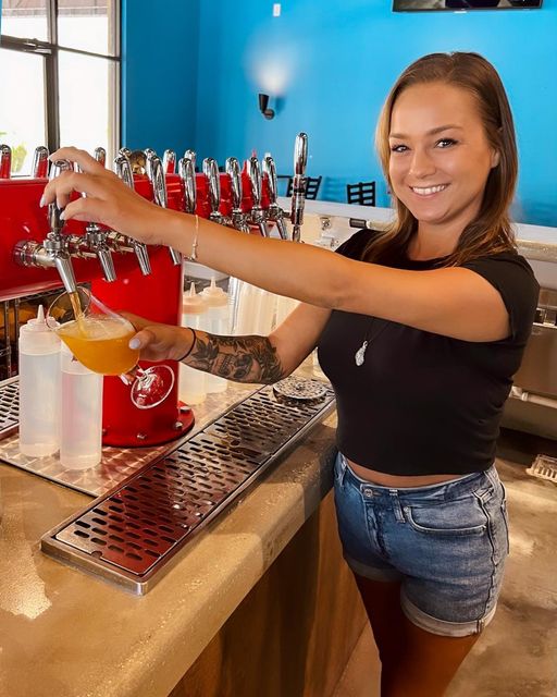 Hey ya'll! Meet Sin Guerry. Sin is a seasoned bartender who holds it down for us during the week. She’s great with patrons and brings a positive attitude to our taproom. Be sure to come in and say hello. 💫

Welcome to the fam Sin!🍻

#alestonebrewing #orlandobrewing #bartender