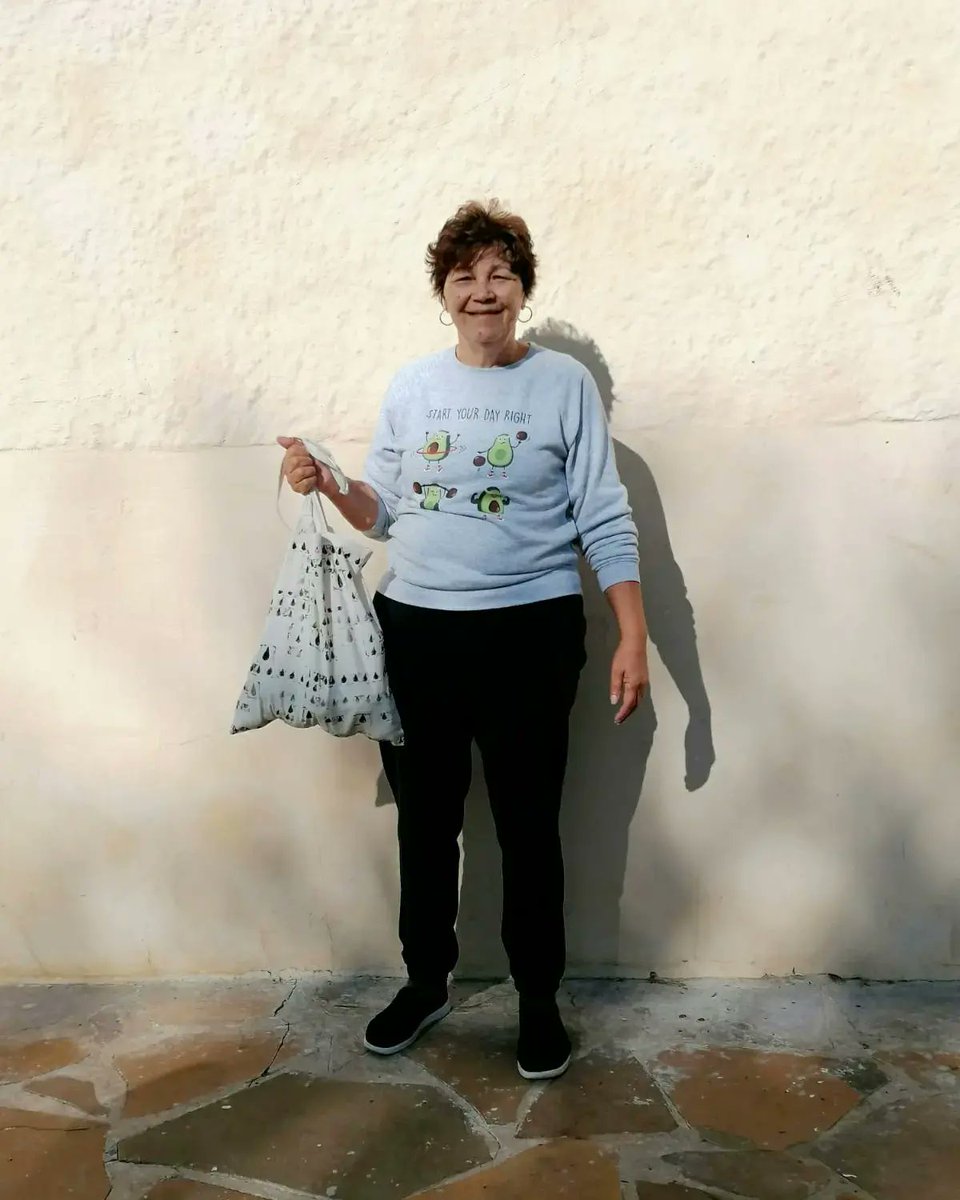 yvette_hess's tweet photo. Tried to make new things - hand printed tote bags and t-shirts!
Feedback has been great so far and orders coming in. Took an opportunity to learn and it turned out great, bruised and battered - creativity won in the end. 😝
#karoo #handmade #printmaking #southafricanartist https://t.co/5iDNR26yuR
