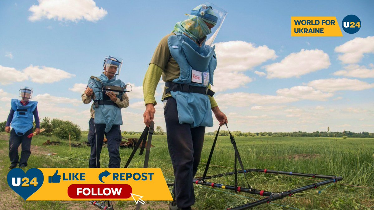 u24_news's tweet photo. 🇩🇰 Danish Volunteers demonstrate a search process of explosive devices with help of an #Ebinger large loop metal detector, as #Russia's 😡🇳🇱😡 attack on 🇺🇦❤️🩹Ukraine ❤️🩹continues, outside the town of Ichnia, in #Chernihiv region, Ukraine
#StandWithUkraine️
#StandUpForUkraine https://t.co/nCQtWXzwcQ