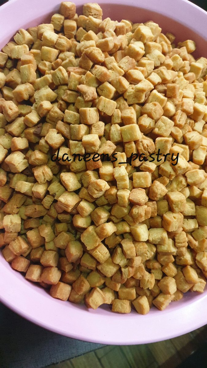 _daneens_pastry's tweet photo. I'm really exhausted.
I rebranded 
I did CAC registration 
I stock up on ingredients 
I bought packs in bulk.
I'm officially broke
Please order one or two from me
Meatpie 
Samosa 
Spring rolls 
Cakes
Chicken wings 
Drinks
And lots more
#AbujaTwitterCommunity Please retweet https://t.co/cTEUKRmsf2