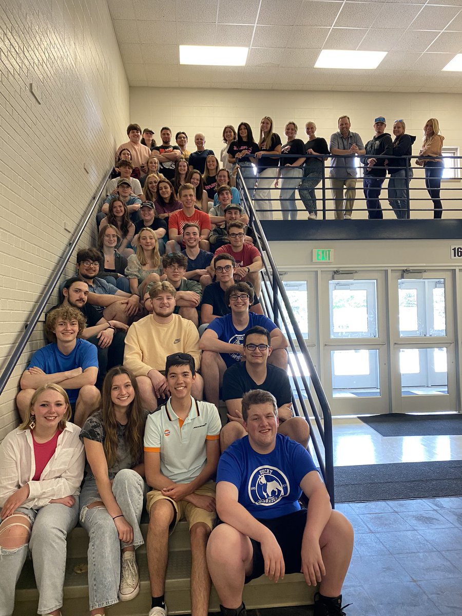 msvannuland's tweet photo. Global House seniors came back to visit! @HSSD @hssdbv @Allen20Jc @MrsSpielbauer @mmforbes9 https://t.co/FpvLLQsGyg