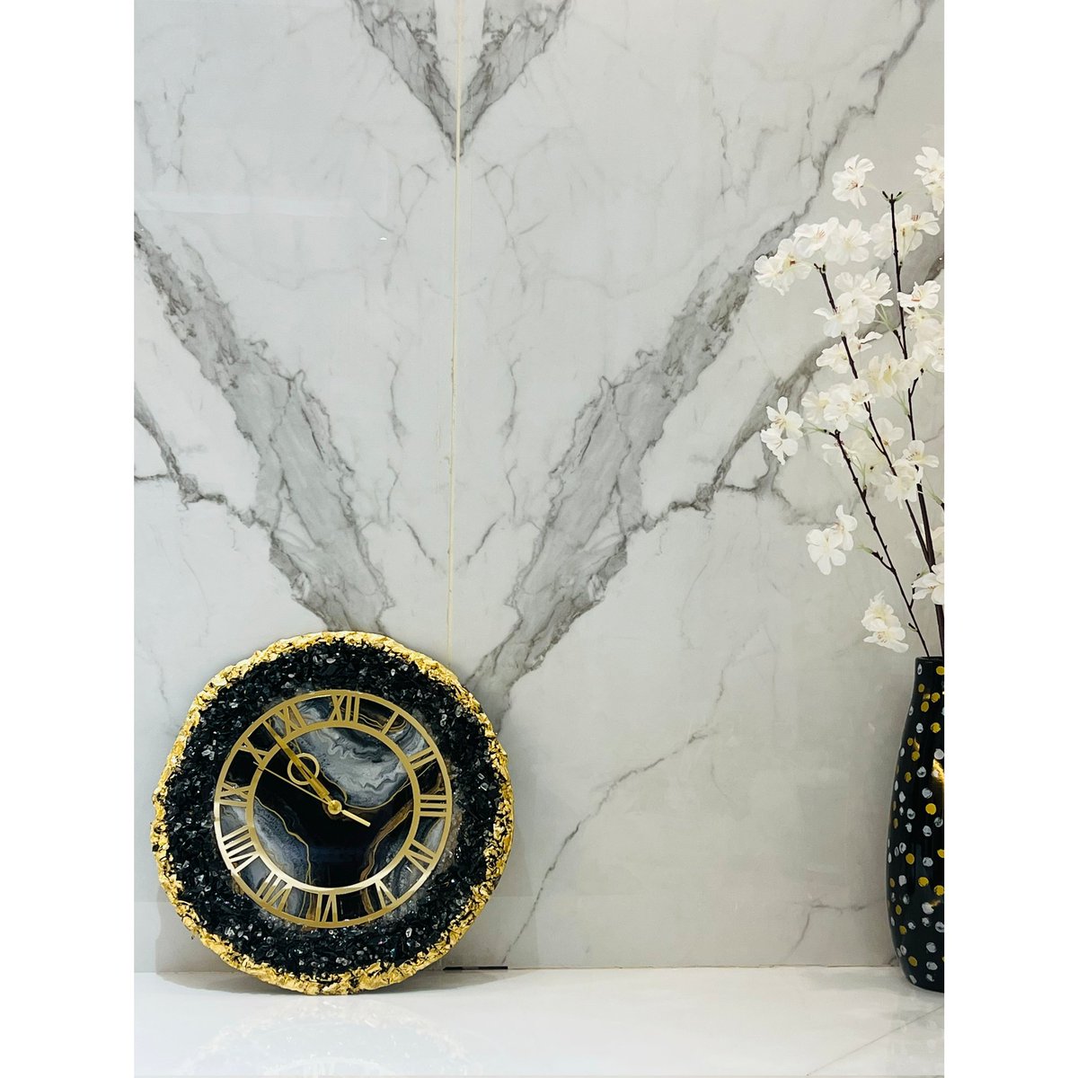 excel_studio's tweet image. Adding an element to the master bedroom space #resinart @artstop.affaa Thank you..!!
Layering book match calacatta tile brings out an appealing texture to the bedroom.
Photo credit : @qdduzia_jami
@excel_design_studio
#exceldesign
#exceldesignstudio
#bedroominterior #trending