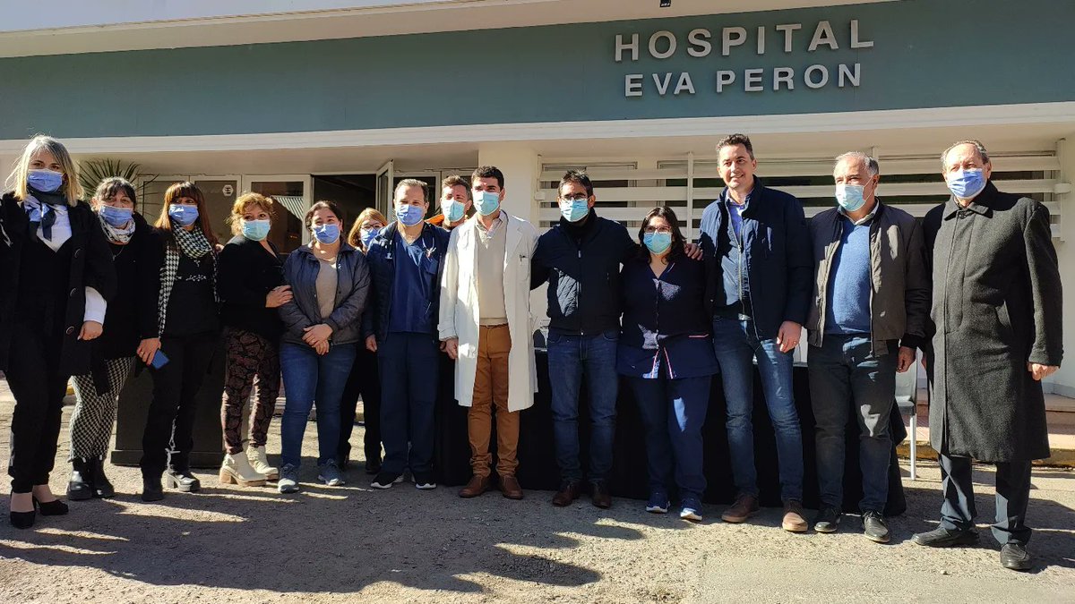 ECalamuchitano's tweet photo. En #SantaRosadeCalamuchita , junto a su Intendente, @claudio_chavero y el Director del Hospital #DanielQuinteros, recibimos al Vicegobernador,@ManuelCalvoCba quien entrego equipamientos médicos y de esta forma ampliar los servicios de salud de nuestro Hospital Regional https://t.co/hPjkTT3prv