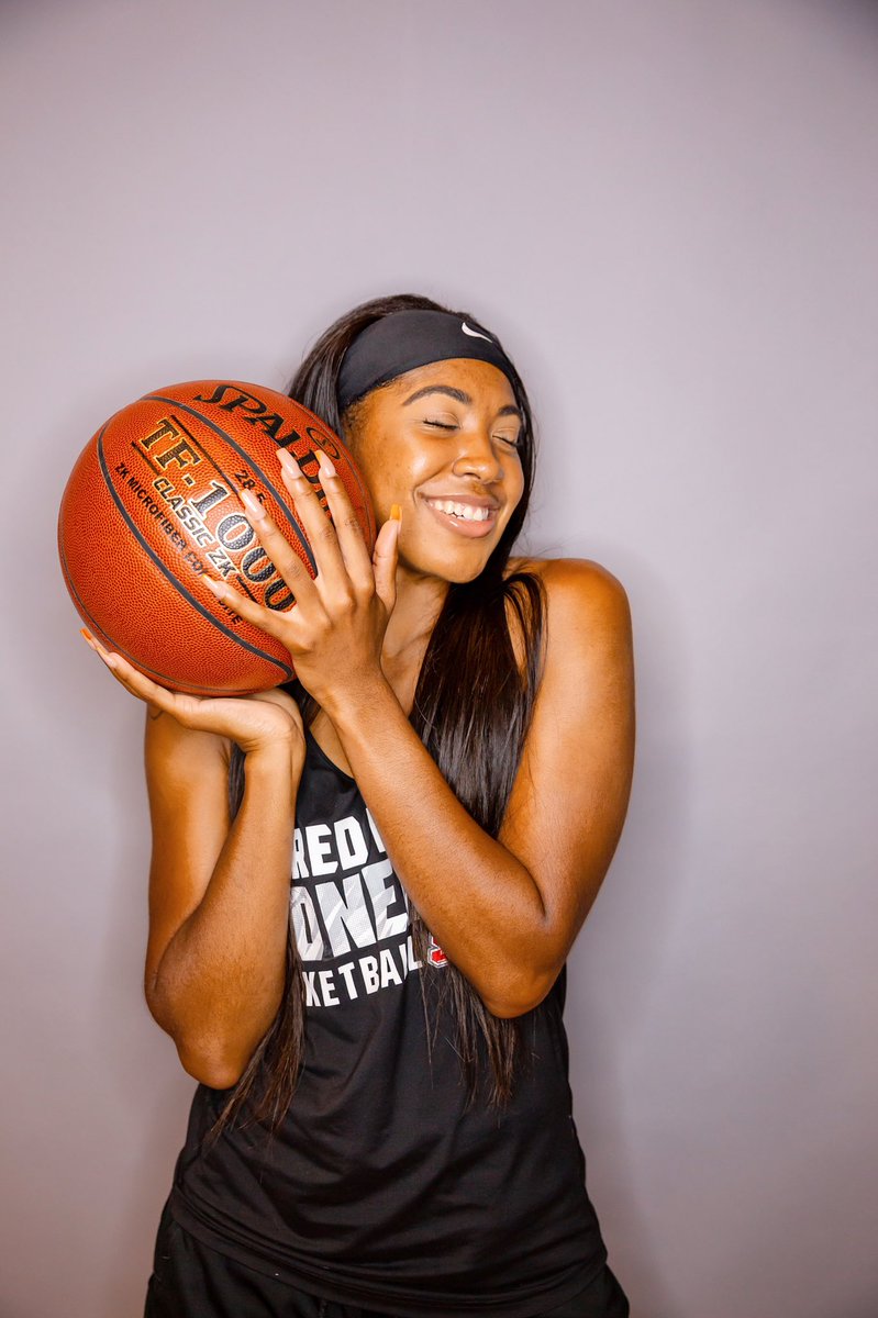 cantretireproj's tweet photo. Tuesday’s are always better with @tykeracarter! 😁
Which Tykera are you today? 🤔
#dmvhoopers #dmvmade #womenshoops #tuesdayvibe #dmvwbb #WomensSports https://t.co/iXZD3bBePF