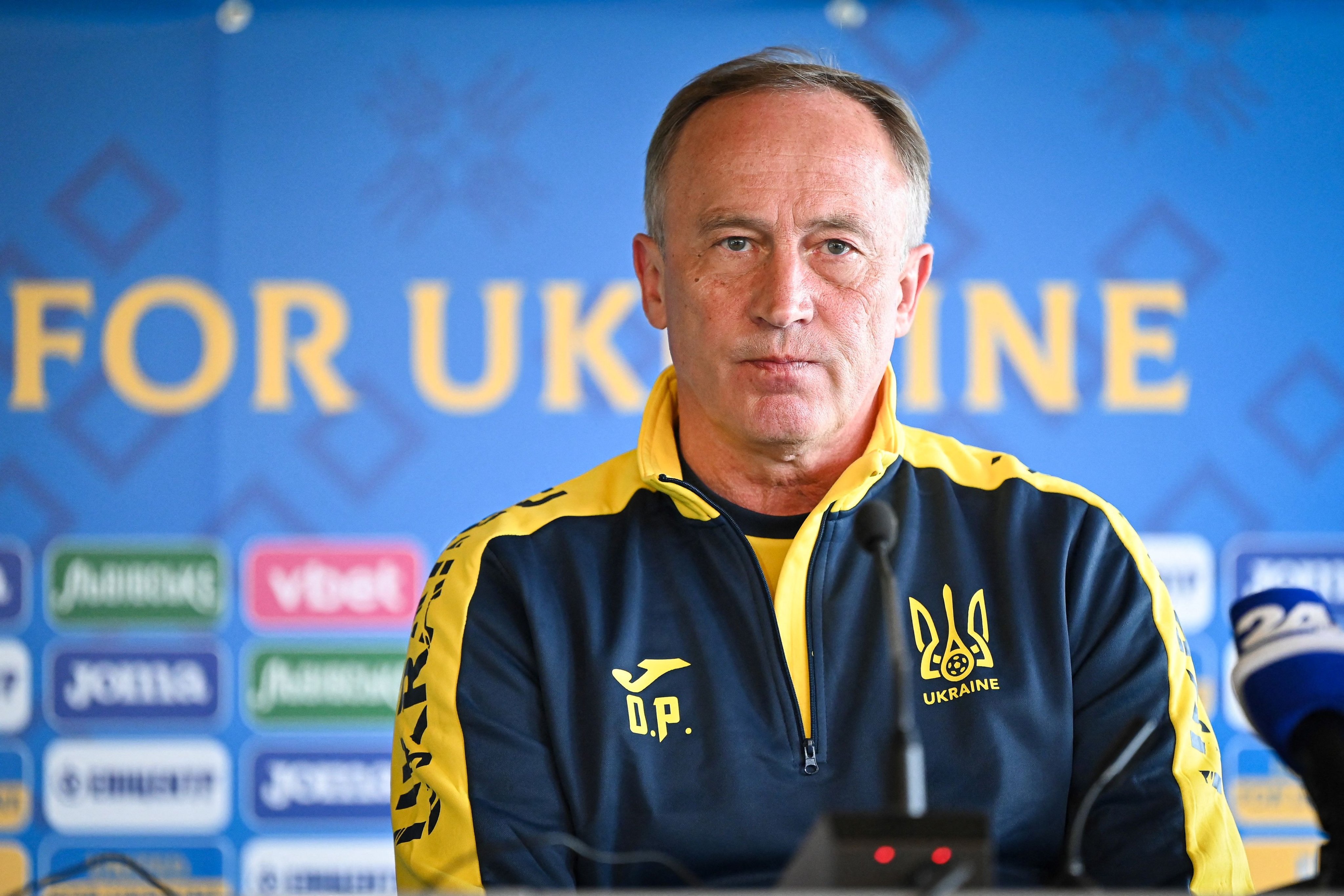 Наставник сборной Украины Александр Петраков